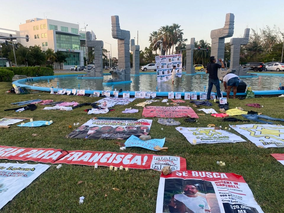Protesta que madres buscadoras instalaron en Cancún el pasado 15 de marzo que participaron en las jornadas de luto nacional. Foto