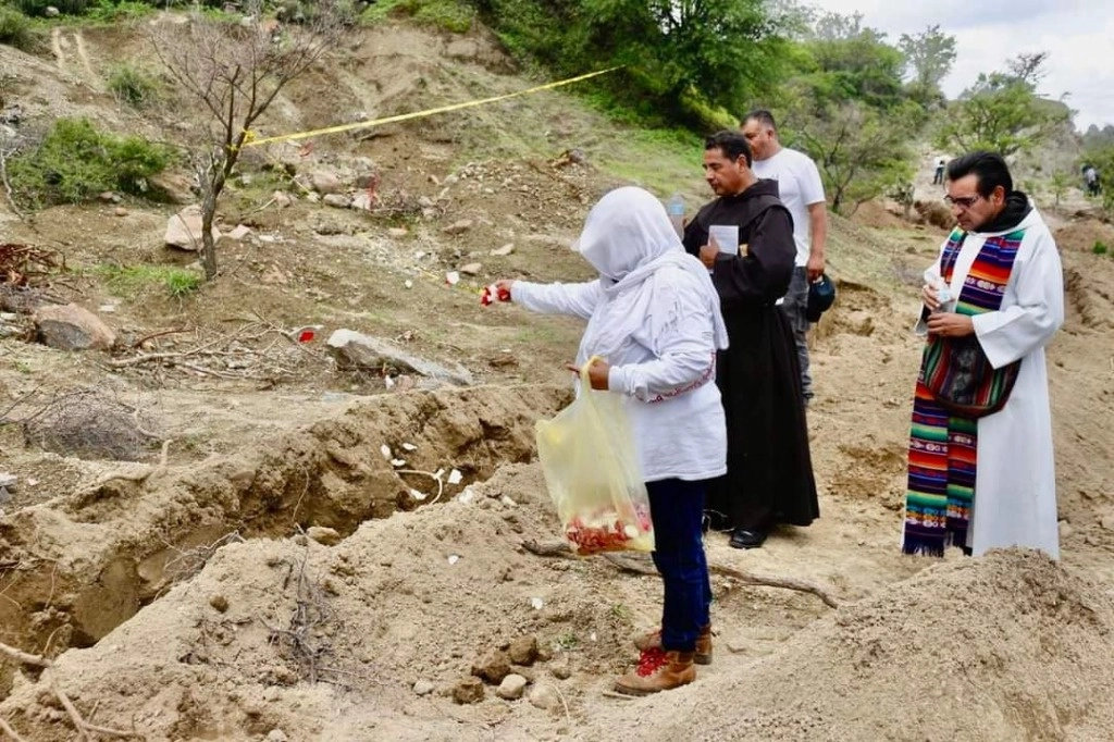 Anteriormente, un primer cadáver había sido encontrado en una fosa clandestina a principio del año. La Fiscalía de Justicia de Querétaro informó en aquella ocasión que ya no había cuerpos que exhumar en ese lugar. Foto La Jornada