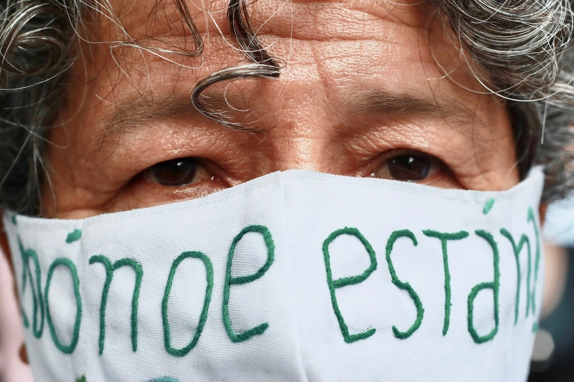 En el marco del Día de la Madres, integrantes de la organización defensora de derechos Humanos Alzando Voces, señalaron que ha faltado voluntad política de las autoridades estatales. La imagen, en la marcha por las desaparecidas sobre Paseo de la Reforma hacia Monumento de la Revolución. Foto Luis Castillo