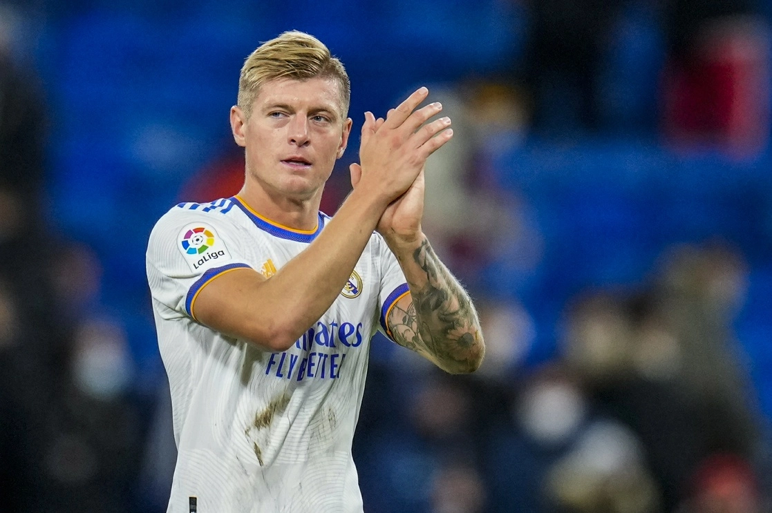 Toni Kroos abrió el marcador para el Real Madrid ante el Rayo Vallecano al minuto 14. Foto Ap