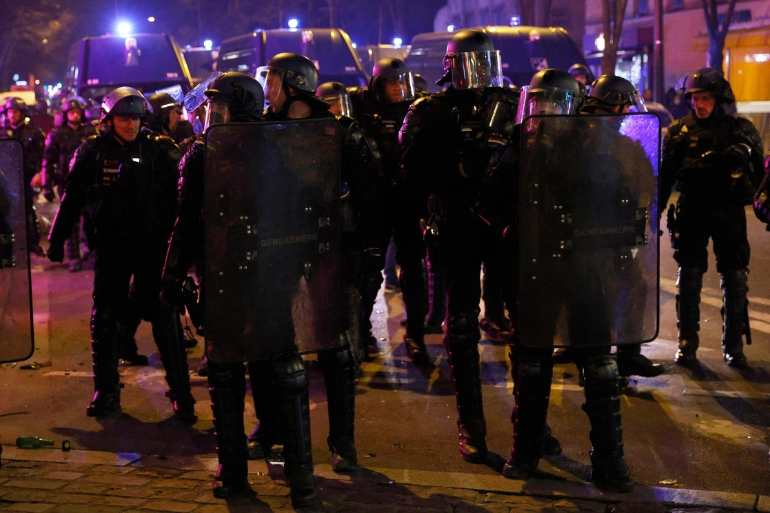Las protestas contra la reforma de pensiones en Francia se han contenido con detenciones masivas. Foto Afp
