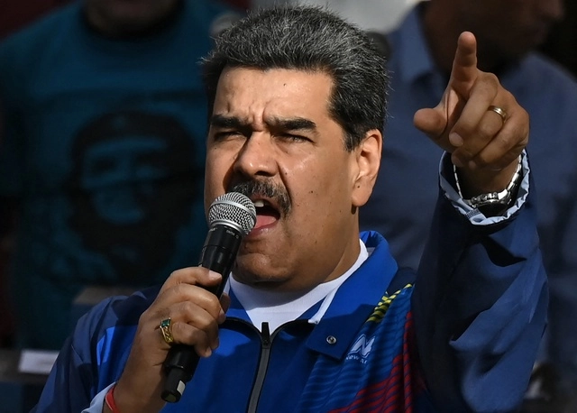 Maduro relató que la ley es expresión de la democracia en el país dado que fue debatida por más de 135 personas pertenecientes a universidades y a distintos organismos del Estado. Foto Afp