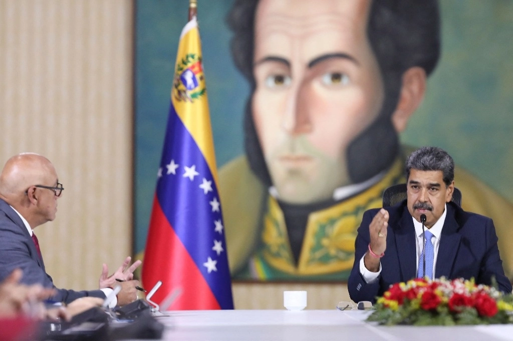 "En todo caso, yo rechazo plena y absolutamente que el gobierno de Estados Unidos pretenda convertirse en la autoridad electoral de Venezuela o de cualquier lugar del mundo", afirmó Maduro en declaraciones a medios de comunicación, transmitidas por el canal estatal Venezolana de Televisión​​​. Foto Afp