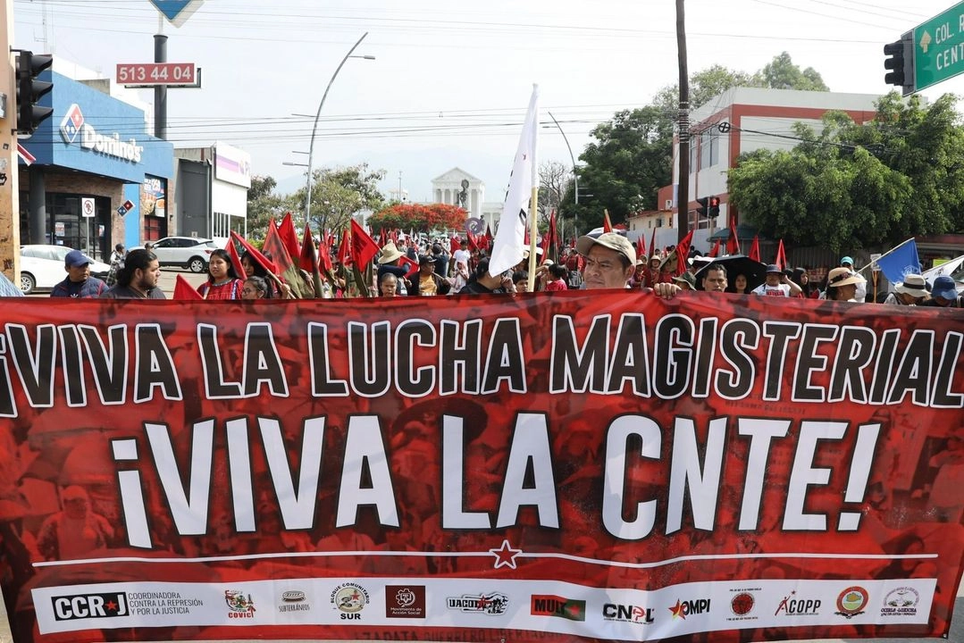El contingente de maestros acudirá hoy mismo a las oficinas de la Dirección General Adjunta de Recursos Humanos de la Autoridad Educativa Federal de la Ciudad de México para denunciar los casos de "descuentos arbitrarios". 