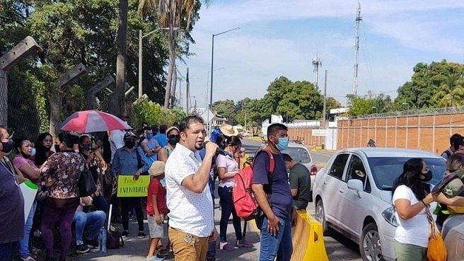 Profesores de Michoacán exigieron el cumplimiento de los acuerdos. Foto La Jornada