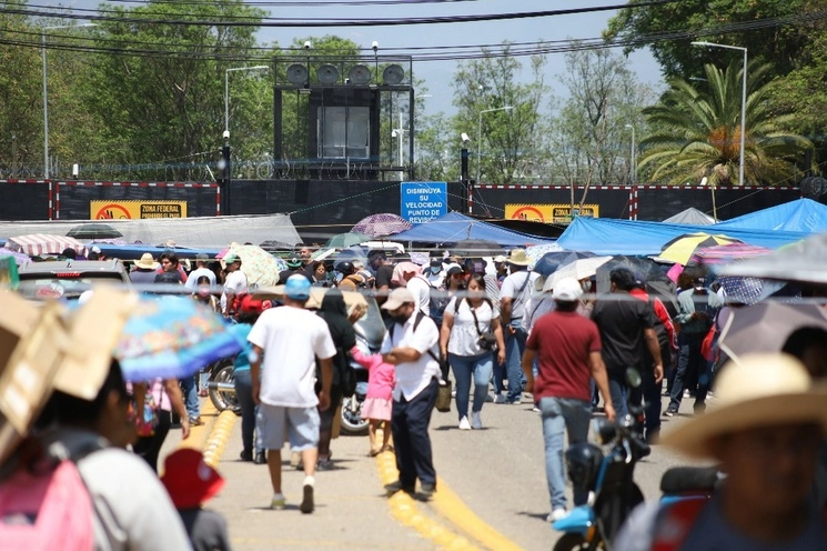 Desde las 9:00 horas bloquearon el acceso principal, al impedir la entrada y salida de usuarios, el 16 de mayo de 2023. Foto Jorge A. Pérez Alonso
