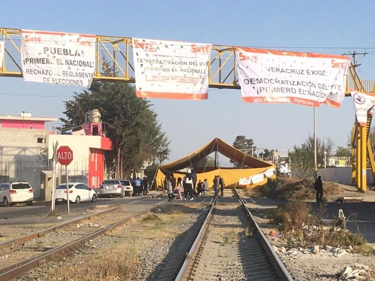 Aspectos del bloqueo en Hidalgo. Foto La Jornada