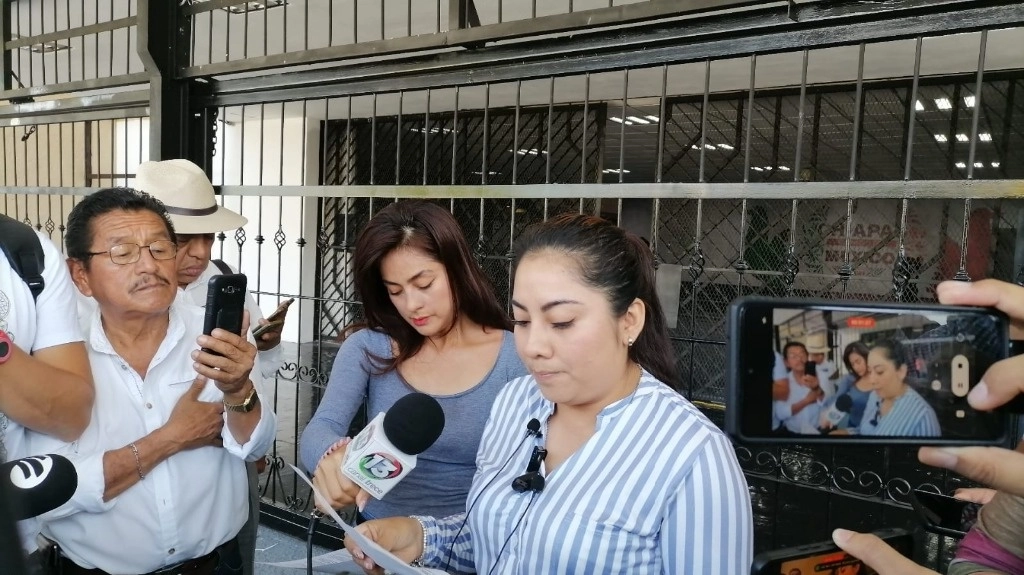Fabiola Velázquez, de la sección 40 del SNTE, señala no haber obtenido respuestas a sus peticiones, el 3 de enero de 2024. Foto ‘La Jornada’