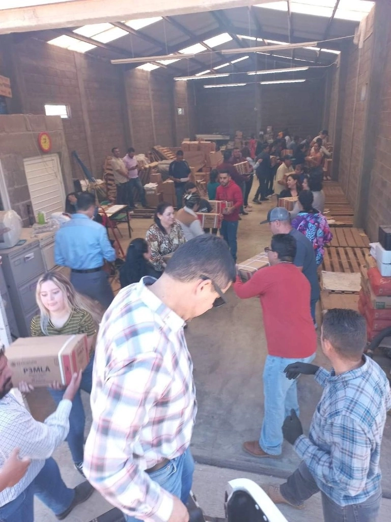 Antes de que fuera suspendida la distrubución oficial de los ejemplares, las autoridades llevaban un avance de 52 por ciento. Foto La Jornada

