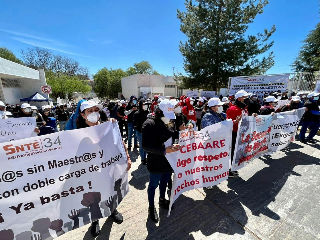 Protesta de integrantes de la sección 34 del Sindicato Nacional de Trabajadores de la Educación (SNTE) en Zacatecas. Foto Alfredo Valadez Rodríguez 