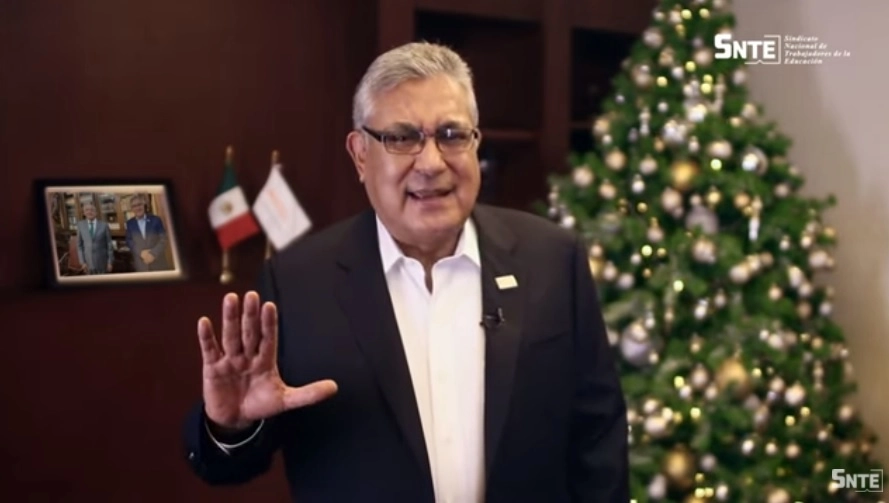 El secretario general del SNTE, Alfonso Cepeda Salas durante su mensaje. Foto SNTE