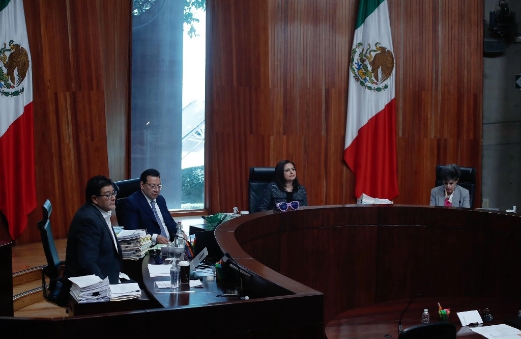 Los magistrados Reyes Ramírez Mondragón, Felipe Fuentes, la magistrada presidenta Mónica Soto Fregoso y la magistradas Janine Otarola, durante una  sesión publica en la Sala Superior del TEPJF, el pasado 17 de julio. Foto Cristina Rodríguez 
