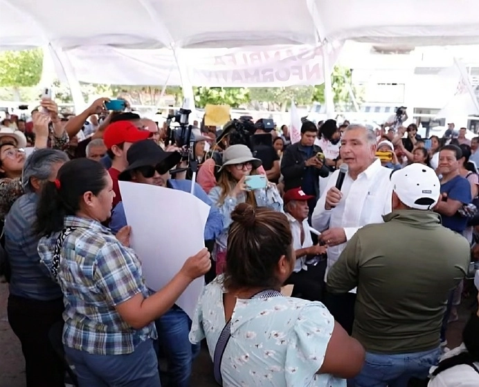 Adán Augusto López, aspirante a coordinar los Comités de Defensa de la 4T, durante su estancia en el estado de Querétaro, el 23 de junio de 2023. Foto ‘La Jornada’