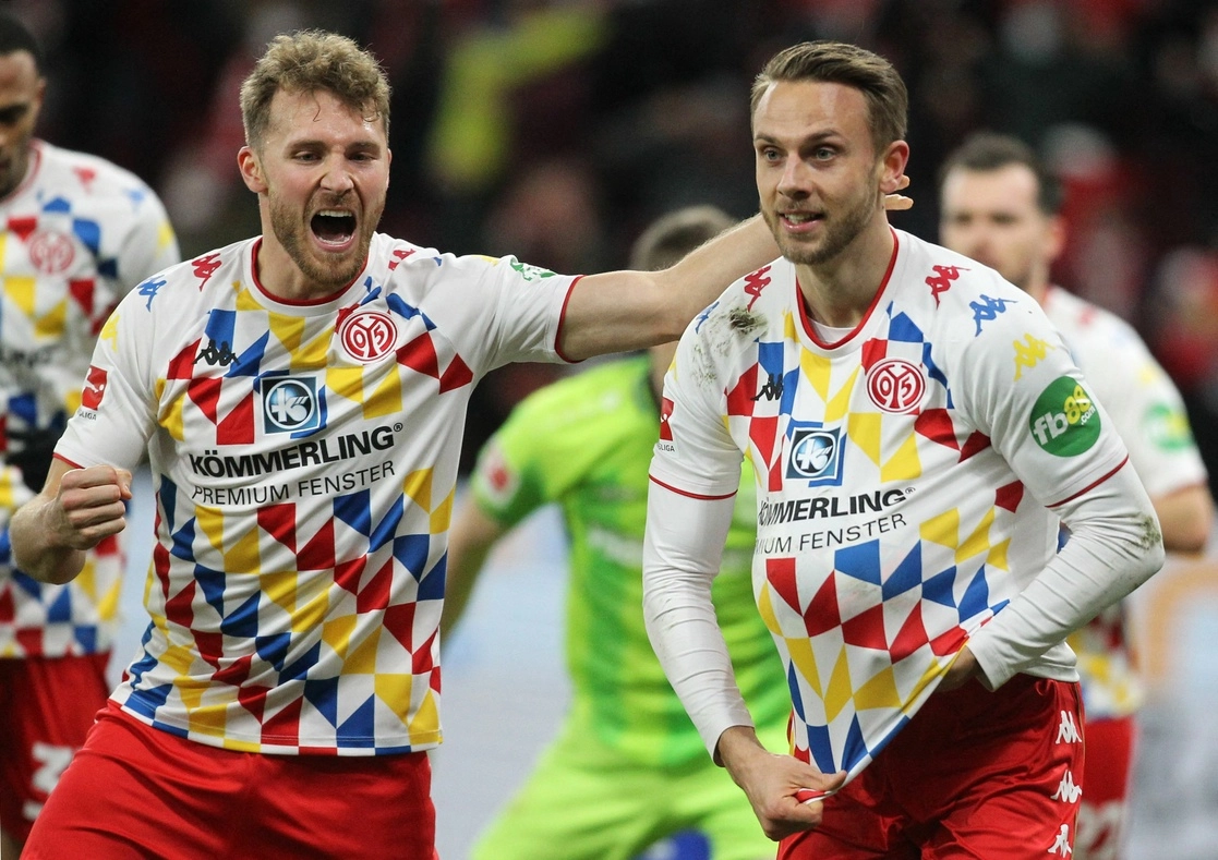 Marcus Ingvartsen del Mainz anotó el 3-2 definitivo ante el Bayer Leverkusen al minuto 88 de juego.  Foto Afp