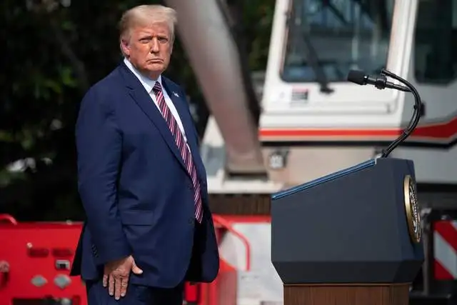 Los más recientes sondeos colocan a Donald Trump ocho puntos abajo del candidato Demócrata, Joe Biden. Foto Afp