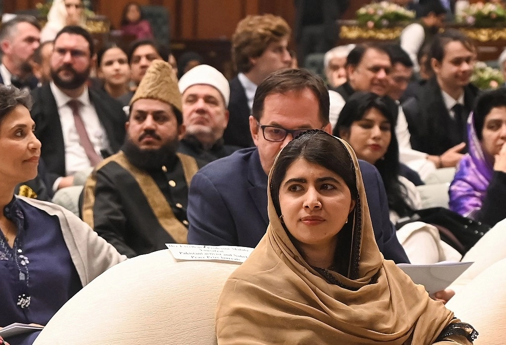 La Premio Nobel de la Paz Malala Yousafzai asiste a una cumbre internacional sobre "Educación de las niñas en las comunidades musulmanas", en Islamabad, el 11 de enero de 2025. Foto Afp