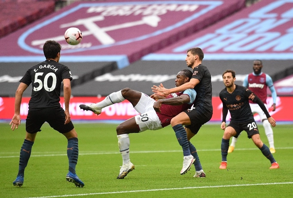 El más reciente tropiezo del equipo de Pep Guardiola deja al City con una magra cosecha de ocho puntos tras cinco partidos. Foto Afp