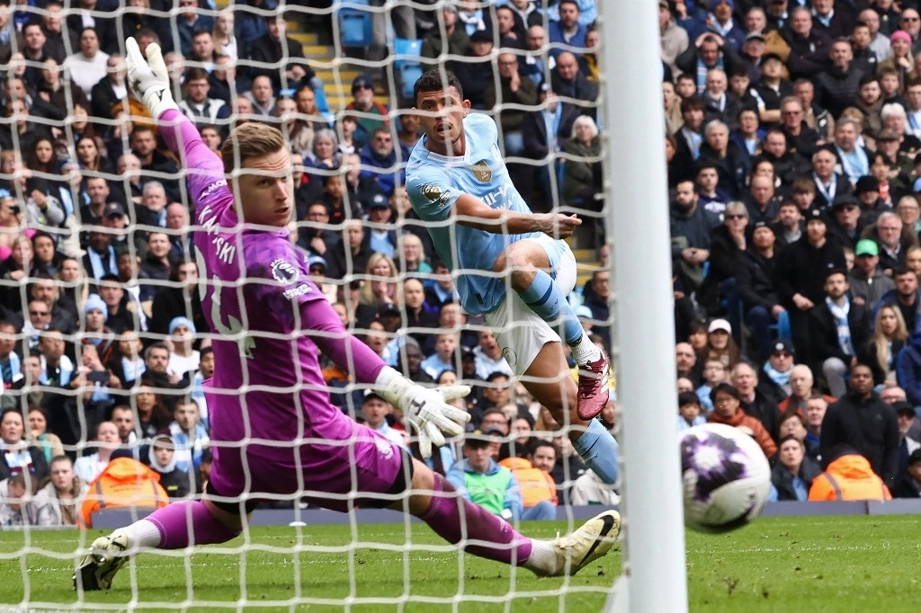 El Manchester City se coloca de momento como líder de la Liga Premier con 73 unidades, dos más que Arsenal y Liverpool. Foto Afp