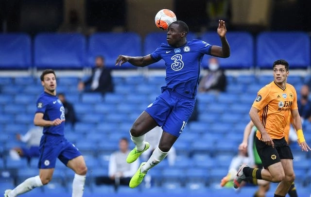 Con la victoria ante los Wolves, equipo del mexicano Raúl Jiménez, el Chelsea selló su pase a la Champions League. Foto Afp