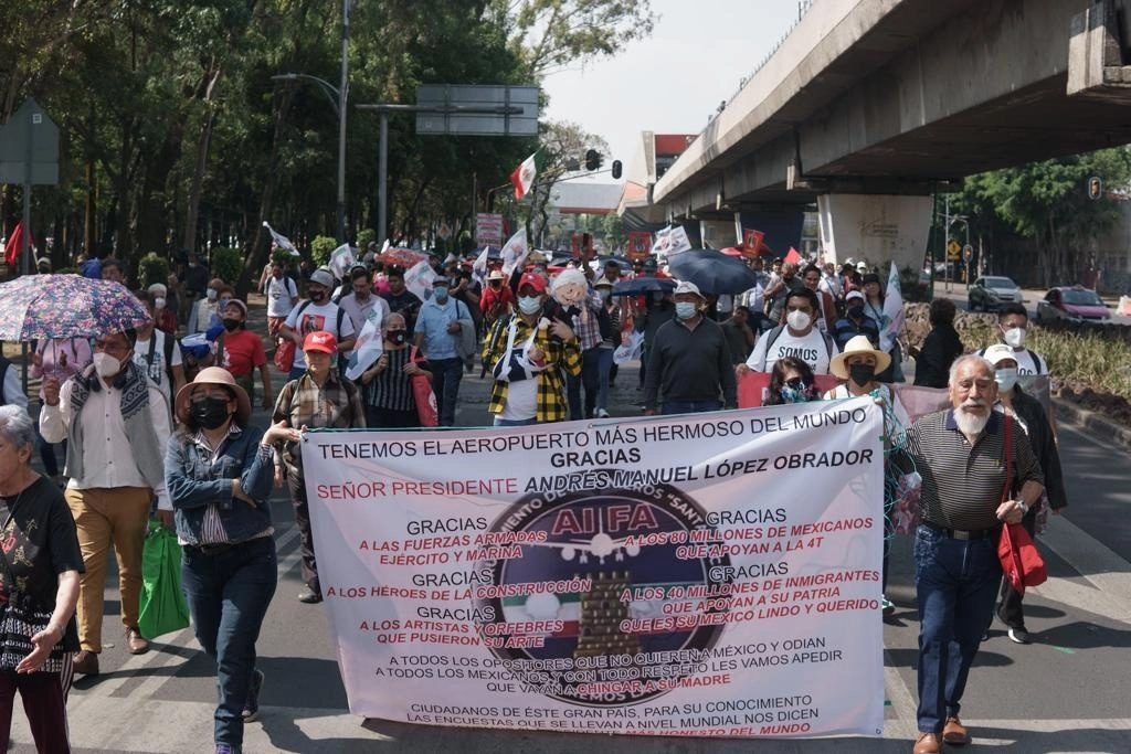 Marcha sobre Fray Servando, en dirección a la Cámara de Diputados, a favor de la reforma eléctrica, en la Ciudad de México, el 12 de abril de 2022. Foto Pablo Ramos