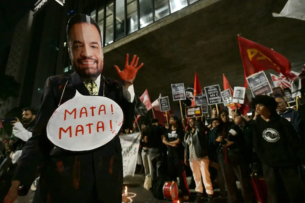 Protesta en Sao Paulo contra el gobernador de Río de Janeiro, Cláudio Castro, tras el operativo policial en las favelas de la ciudad, que dejó más de 100 muertos. Foto