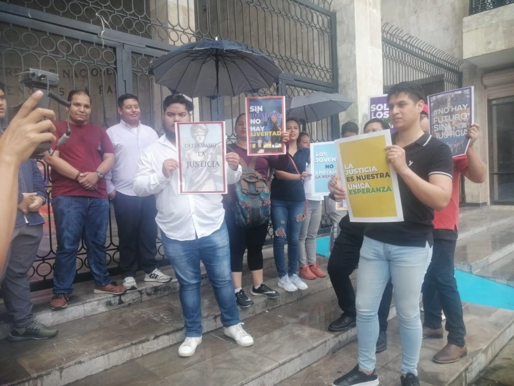 Los jóvenes señalaron que el Poder Judicial requiere cambios pero que la reforma no es la solución. Foto Elio Henríquez