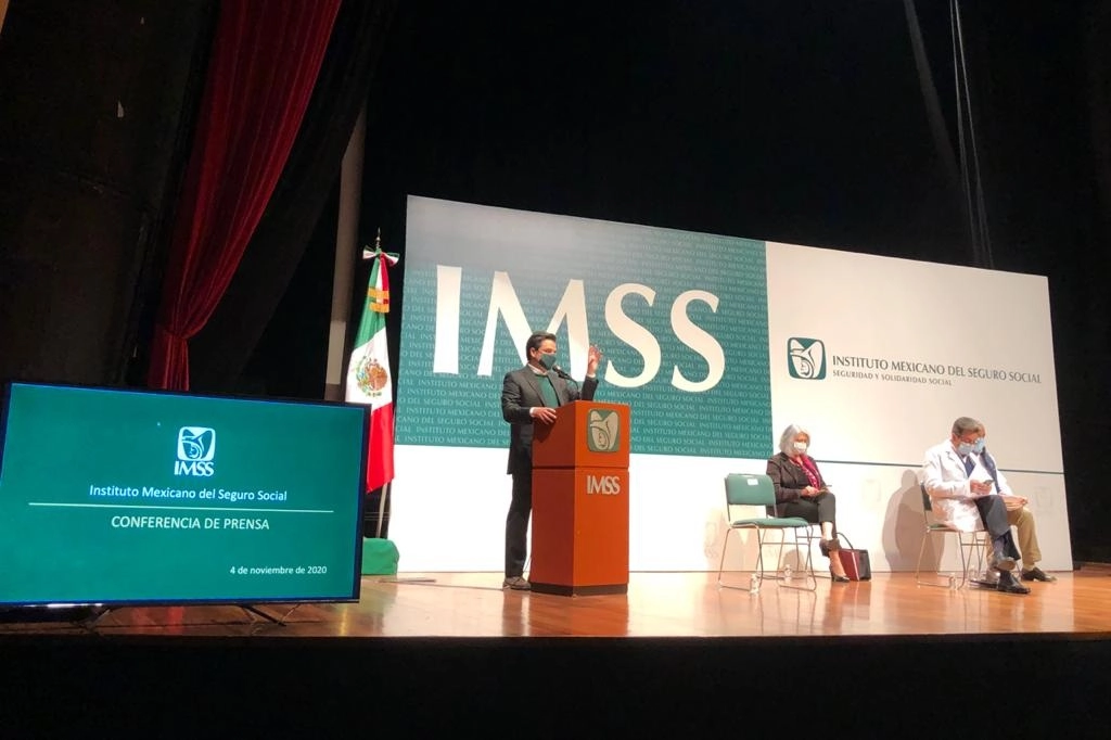 El director general del IMSS, Zoé Robledo, durante conferencia de prensa en el Teatro Juan Moisés Calleja, en la alcaldía Cuauhtémoc, Ciudad de México. Foto Luis Castillo