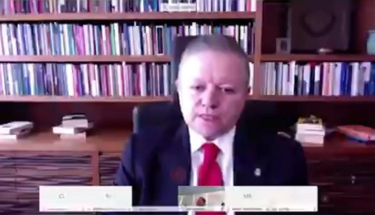 El ministro presidente de la SCJN, Arturo Zaldívar durante una sesión virtual. Fotograma tomado del video publicado en la cuenta de Twitter @ArturoZaldivarL