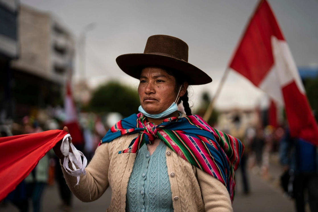 Aymaras, una de las etnias del país andino, participan en las protestas en demanda de que renuncie la presidenta. Foto Ap 