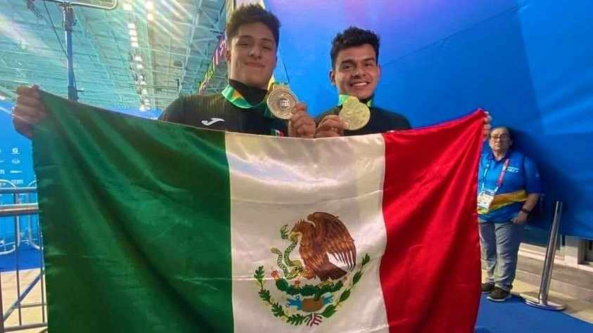Los clavadistas Osmar Olvera (izquierda) y Rodrigo Diego cuentan ya con ambos con boleto a Paris 2024. Foto @COM_Mexico