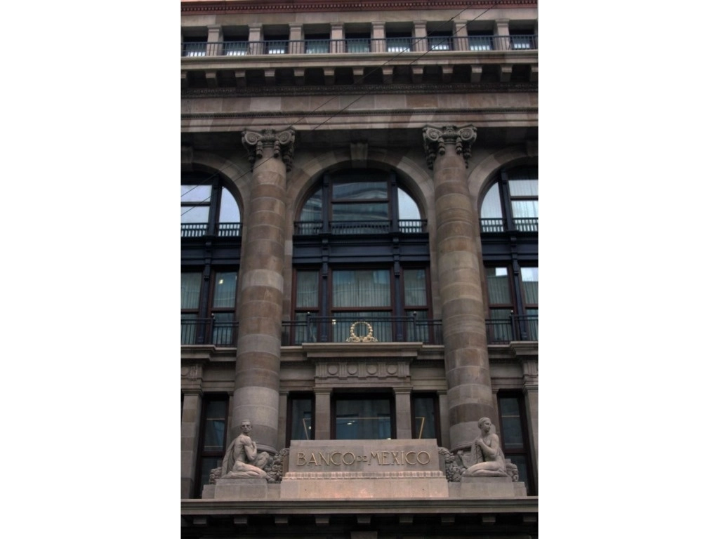 Sede del Banco de México en el Centro Histórico de la capital del país. Foto Roberto García Rivas / Archivo
