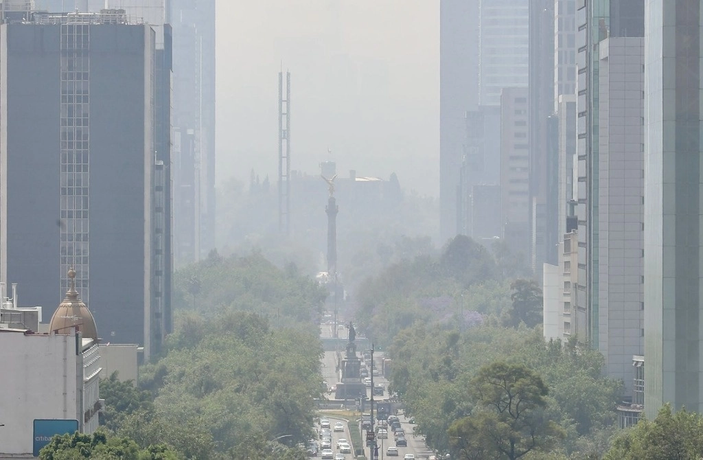 Contaminación ambiental sobre la Ciudad de México, el 27 de marzo de 2023. Foto Pablo Ramos