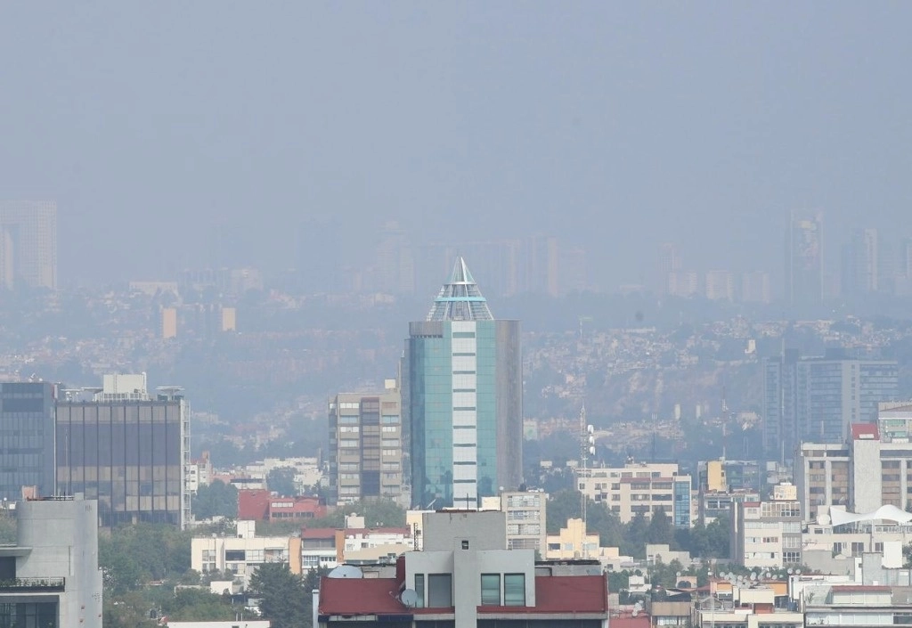 Se mantiene la contaminación ambiental sobre la Ciudad de México, el 19 de mayo de 2024. Foto María Luisa Severiano 