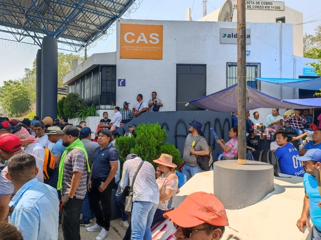 Otras de sus demandas son la abrogación de la Unidad del Sistema para la Carrera de las Maestras y los Maestros (Usicamm) y que el pago de pensiones a jubilados se haga de acuerdo con el salario mínimo y no con la Unidad de Medida y Actualización (UMA). Foto La Jornada 