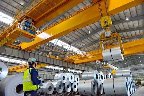 La Secretaría de Economía determinó prorrogar la vigencia de la cuota compensatoria a las importaciones de conexiones de acero al carbón para soldar a tope (tubos de acero) originarias de China por cinco años más. Foto Afp / Archivo