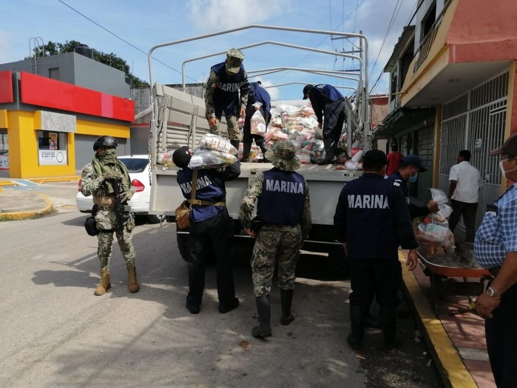 La Secretaría de Marina (Semar) mantiene su operativo de apoyo a la población civil en Chiapas y Tabasco, afectadas por el Frente Frío Número 9, que causaron fuertes lluvias e inundaciones. Foto cortesía Semar 