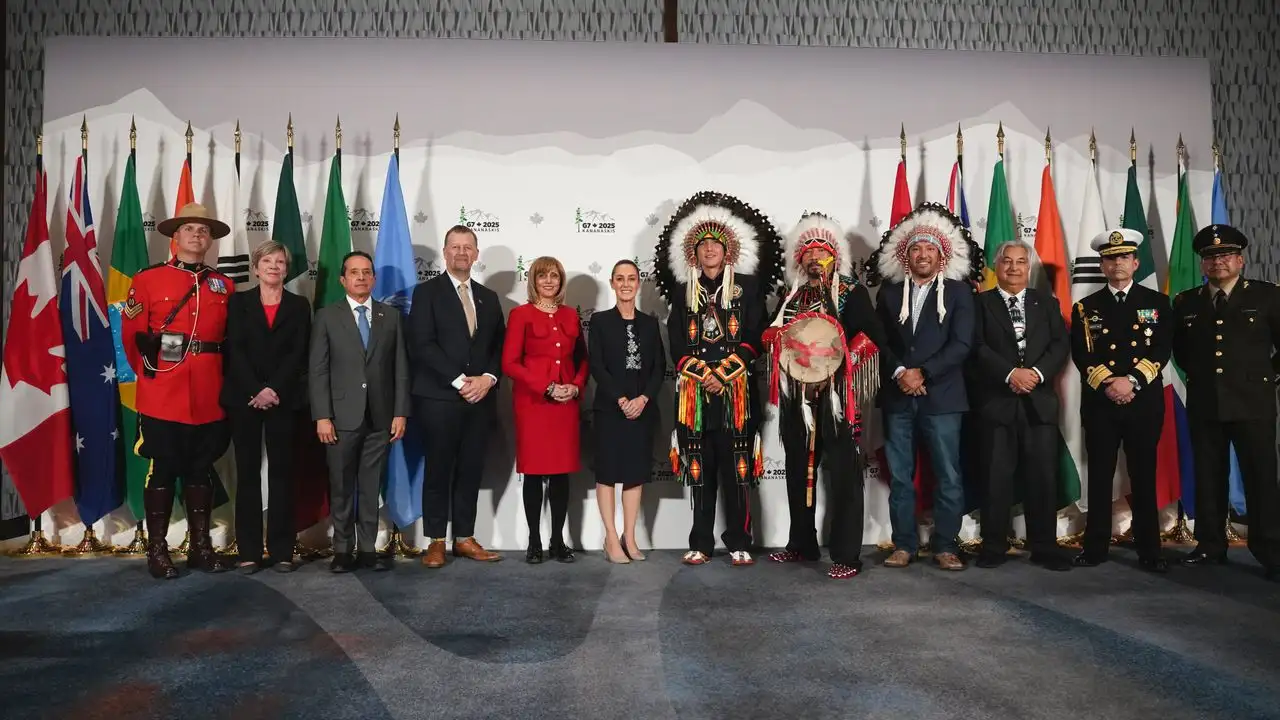 La presidenta Claudia Sheinbaum Pardo tras su llegada a la ciudad de Calgary. Foto tomada de la cuenta de X 

