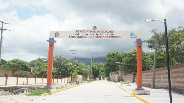 Magdalena Tlacotepec cuenta con mil 300 habitantes que, según las autoridades locales, han seguido en su mayoría las recomendaciones del uso obligatorio de cubrebocas. Foto Diana Manzo 