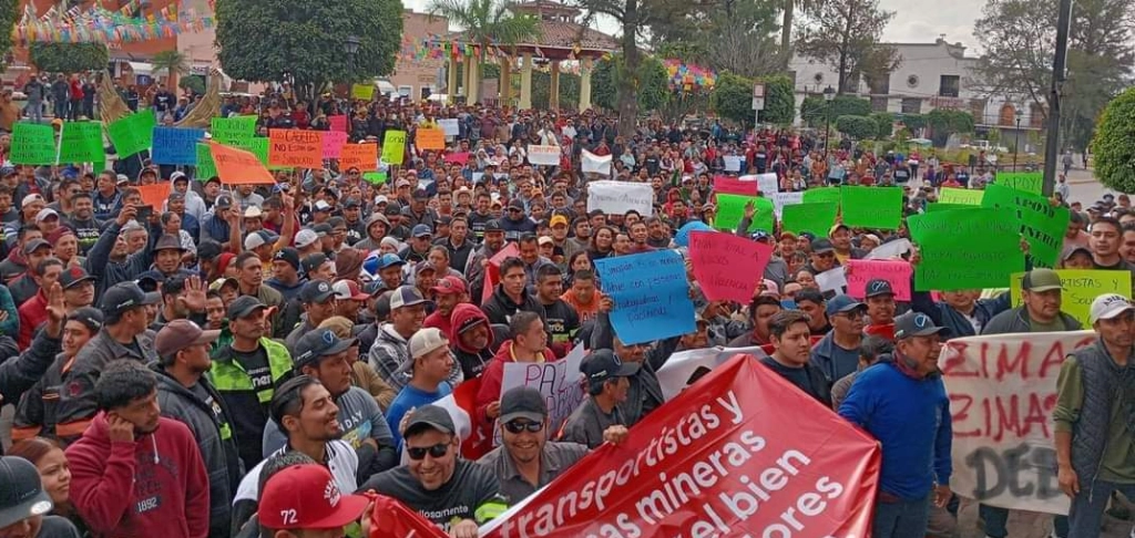 Trabajadores de mineras durante una protesta. Foto Ricardo Montoya