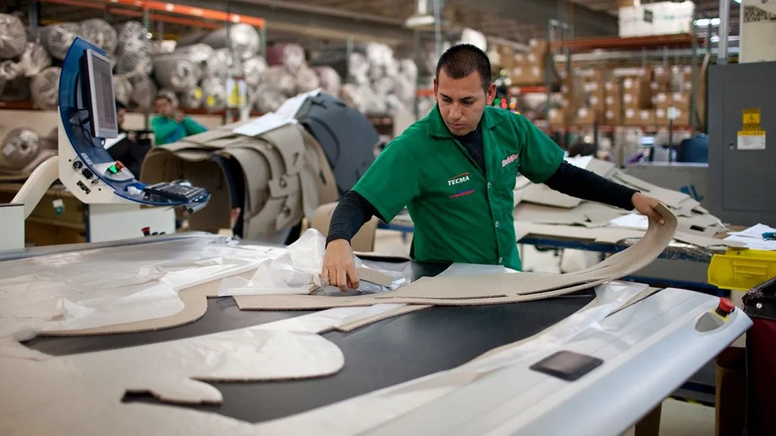 Maquiladoras pueden ofrecer entre 50 mil y 80 mil vacantes que pueden ser ocupadas por migrantes que no sean aceptados en Estados Unidos. Foto La Jornada / Archivo