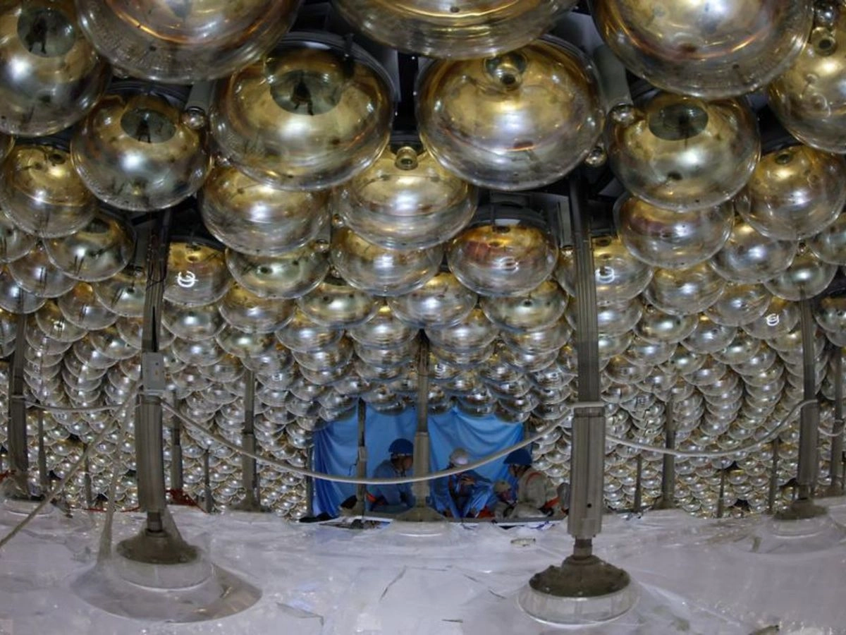 La máquina de "partículas fantasma" ubicada en el Observatorio Subterráneo de Neutrinos de Jiangmen (Juno) en Kaiping, provincia de Guangdong, China.