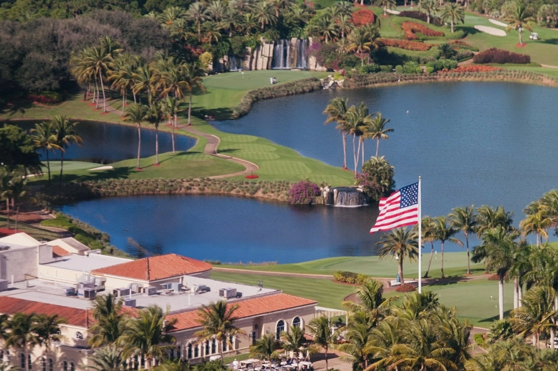El Club Mar-a-Lago fue cerrado de forma parcial y algunos empleados fueron puestos en cuarentena. Foto Tomada del Twitter @TrumpPalmBeach