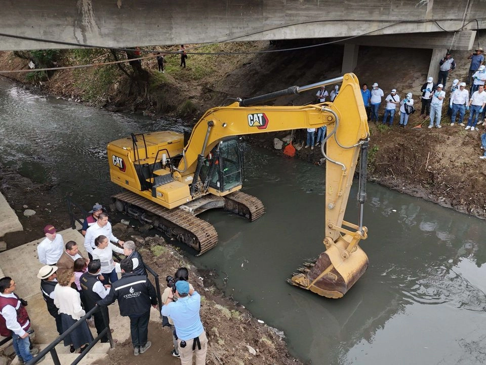 Arranque de los trabajos de limpieza y restauración del río Atoyac, en Tlaxcala, el 22 de marzo pasado. Foto