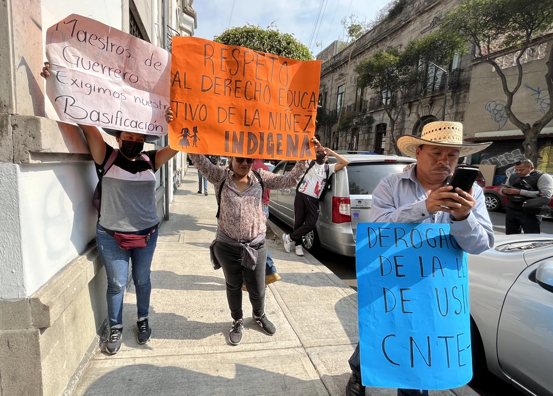 Maestros de la Ceteg en protesta. Foto Alfredo Domínguez/ archivo