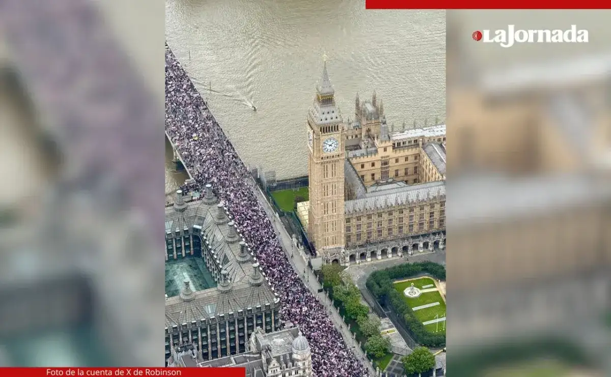 Unas 110 mil personas participaron en la movilización “Unamos al reino”, en favor de la libertad de expresión, convocada por el ultraderechista Tommy Robinson, quien promueve la antimigración. Foto 