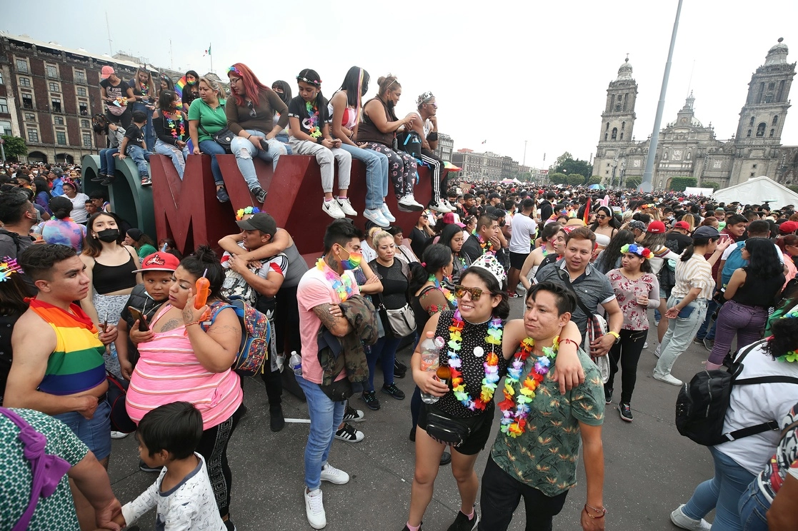 
Comerciantes establecidos del Centro Histórico se quejaron de las bajas ventas para sus negocios a causa de la Marcha del Orgullo LGBT+. Foto José Antonio López / Archivo