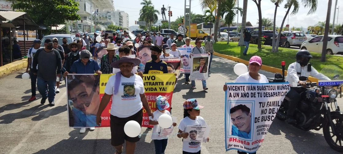 Organizaciones sociales y familiares marchan en apoyo a Samantha Colón Morales, esposa de Vicente Suástegui Muñoz, desaparecido desde el 5 de agosto de 2021. Foto Héctor Briseño