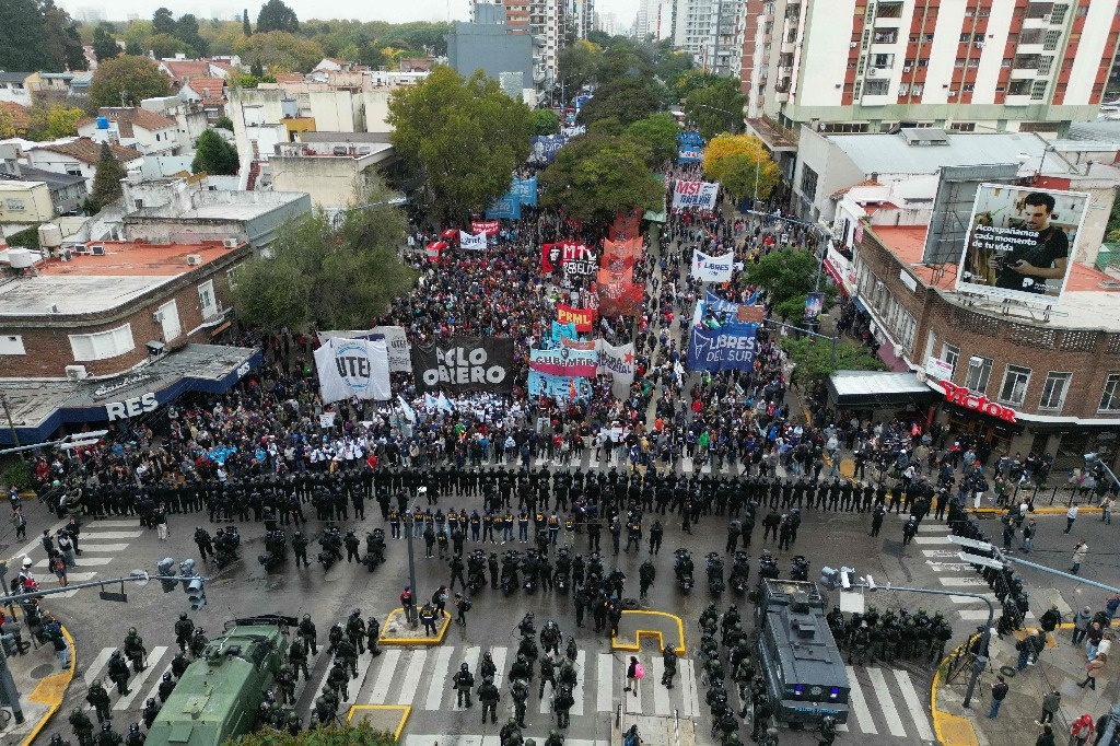 They march in Argentina to demand food in soup kitchens