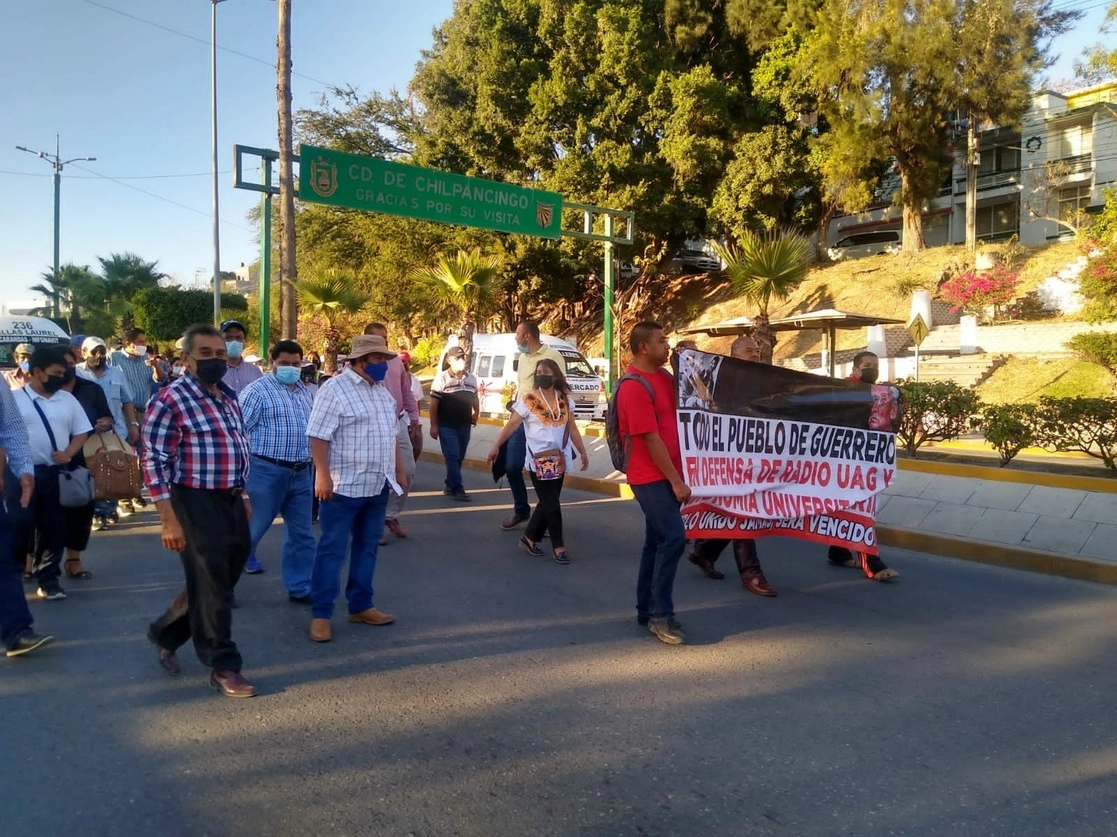 Marcha en apoyo a Radio Uagro en Chilpancingo, Guerrero. Foto Tomada del FB Víctor Hugo Wences Martínez