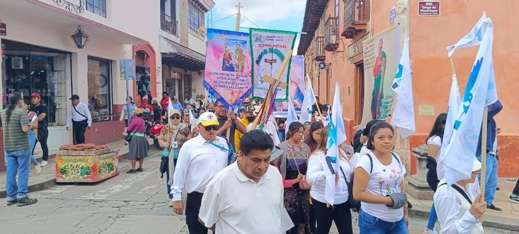 Católicos de la Arquidiócesis de San Cristóbal de Las Casas, Chiapas, marchan por la paz y exigiendo el fin de la violencia, el 5 de julio de 2023. Foto Elio Enríquez  